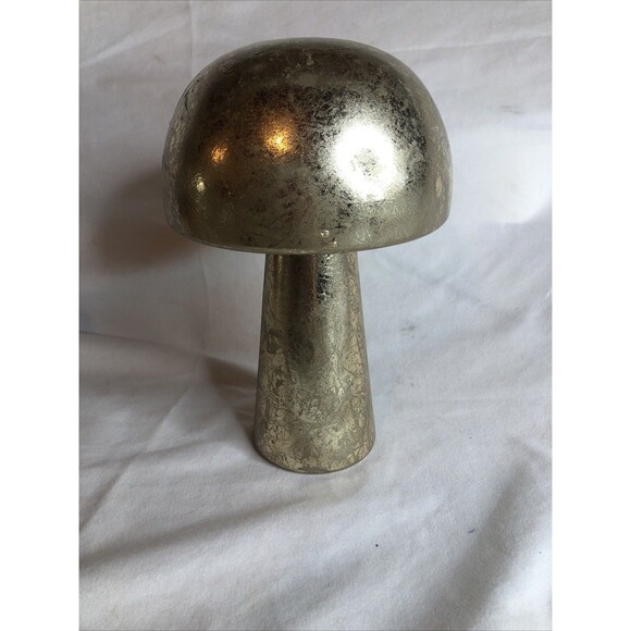 Target Hyde & EEk  8" GOLD Foil Plastic Mushroom 🍄 CUTE!! NWT - Picture 1 of 5